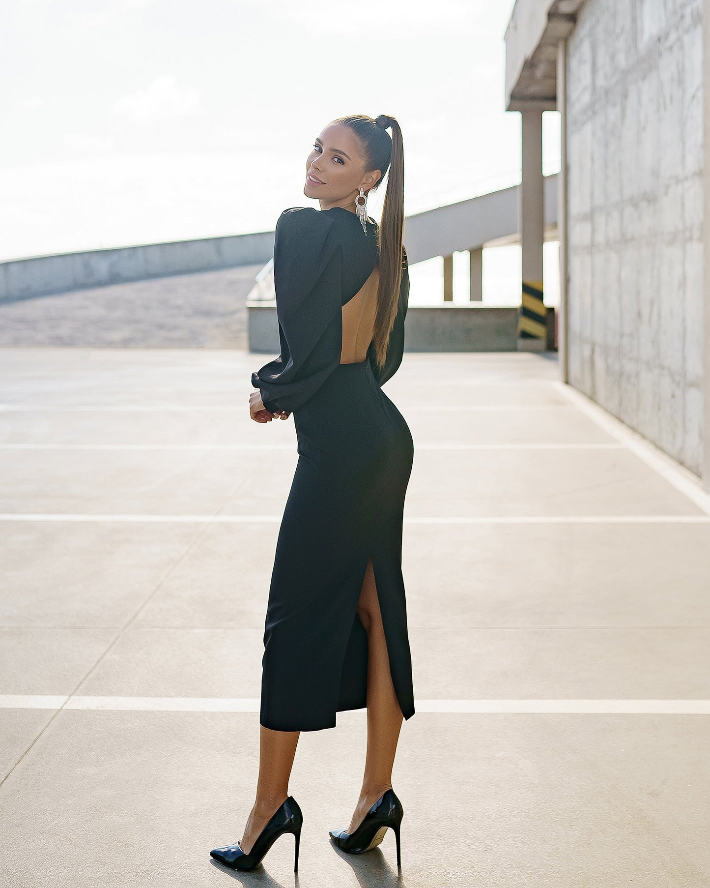 Black Backless Cut-Out Puff-Sleeve Midi Dress