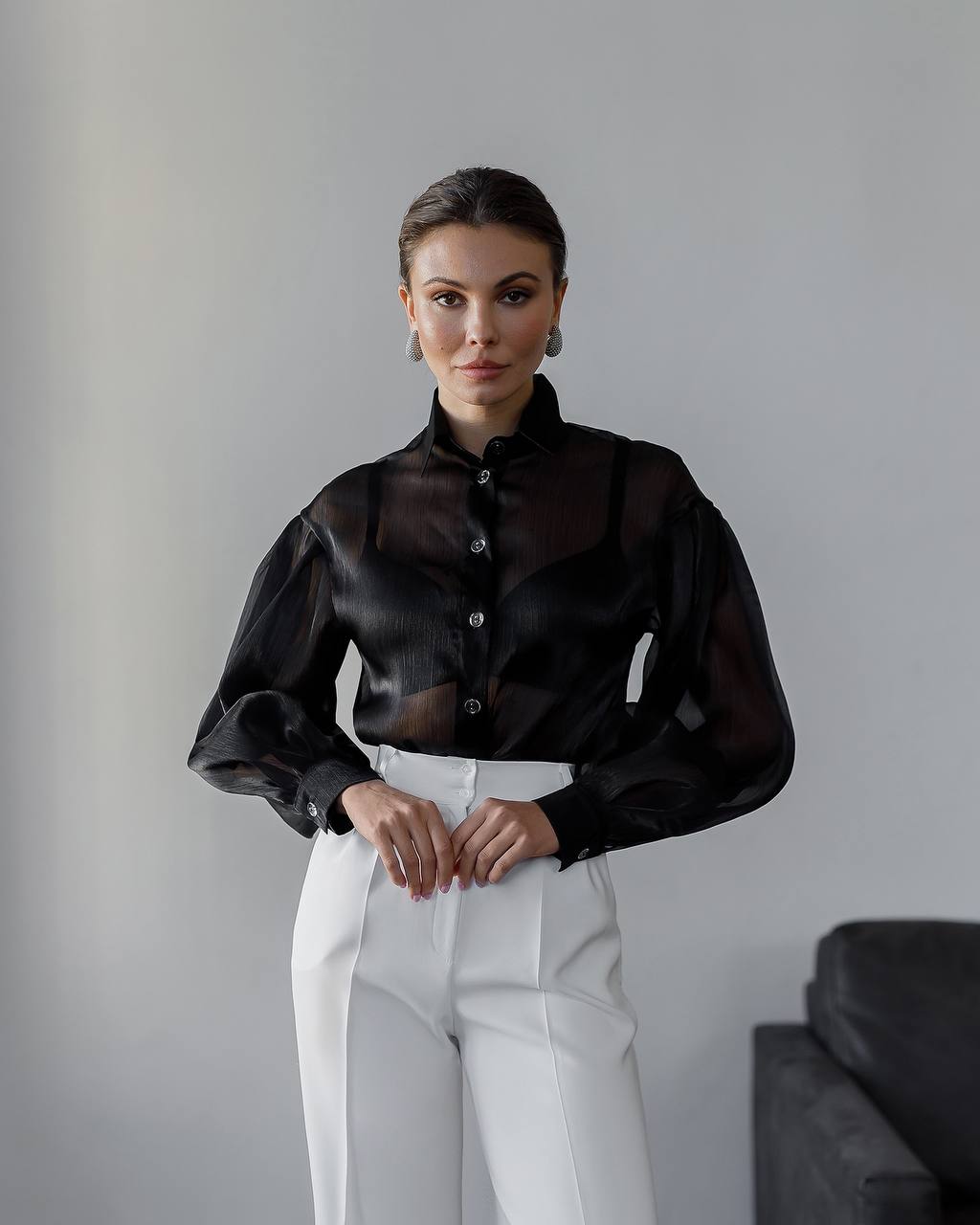 Wide-leg palazzo pants with two buttons