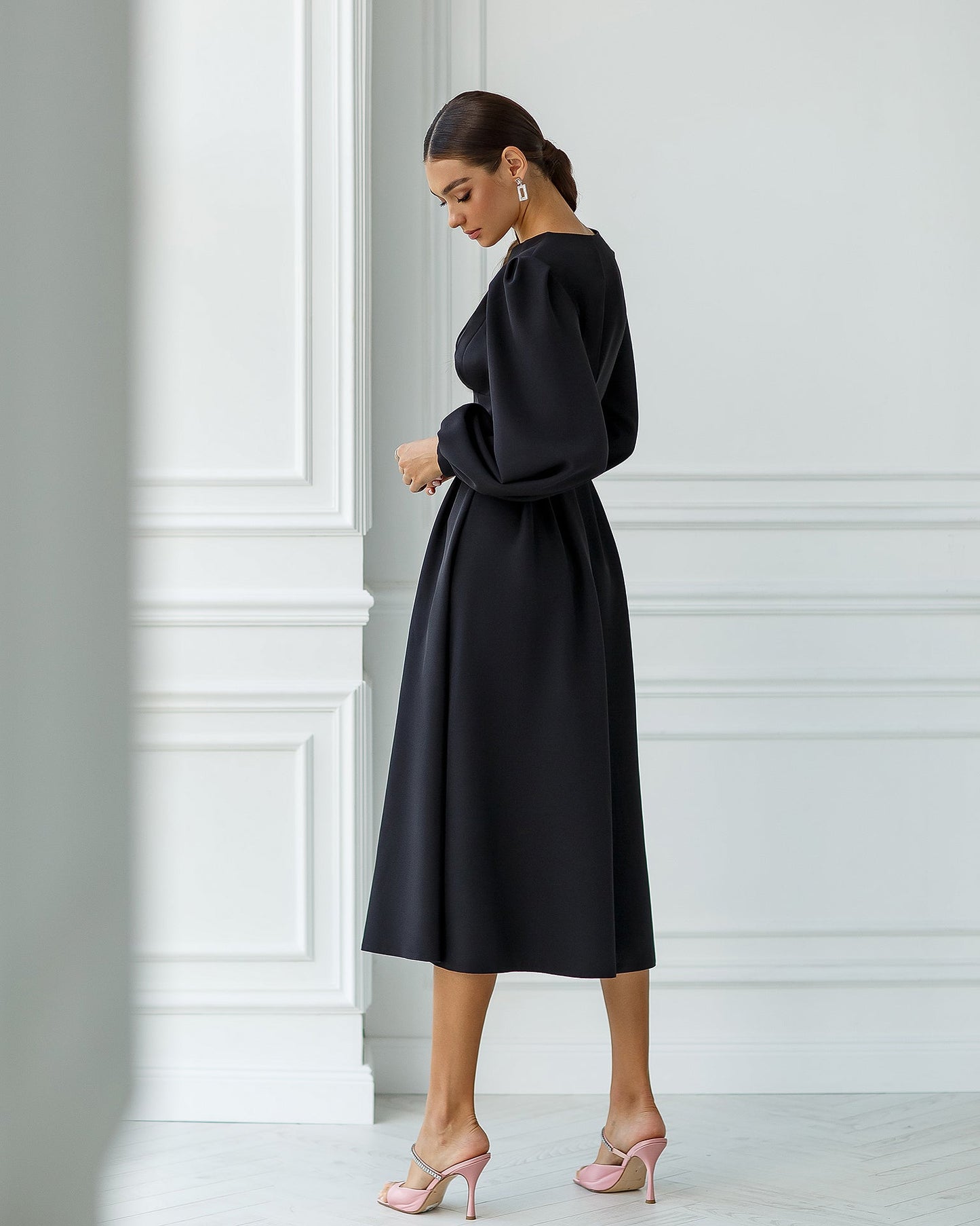 trinarosh Black V-Neck Puff-Sleeve Midi Dress