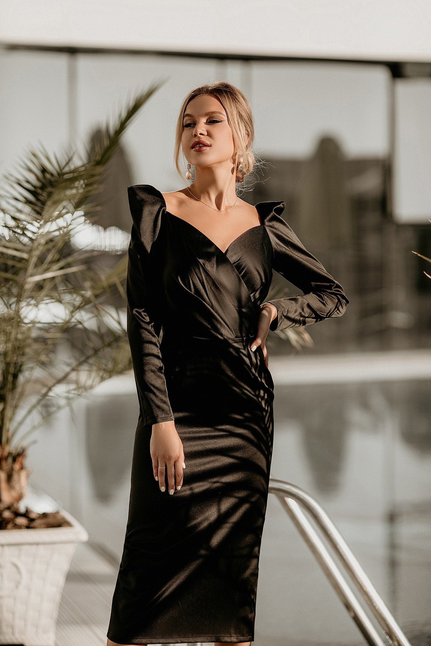 trinarosh Black Silver Long Sleeve Midi Dress