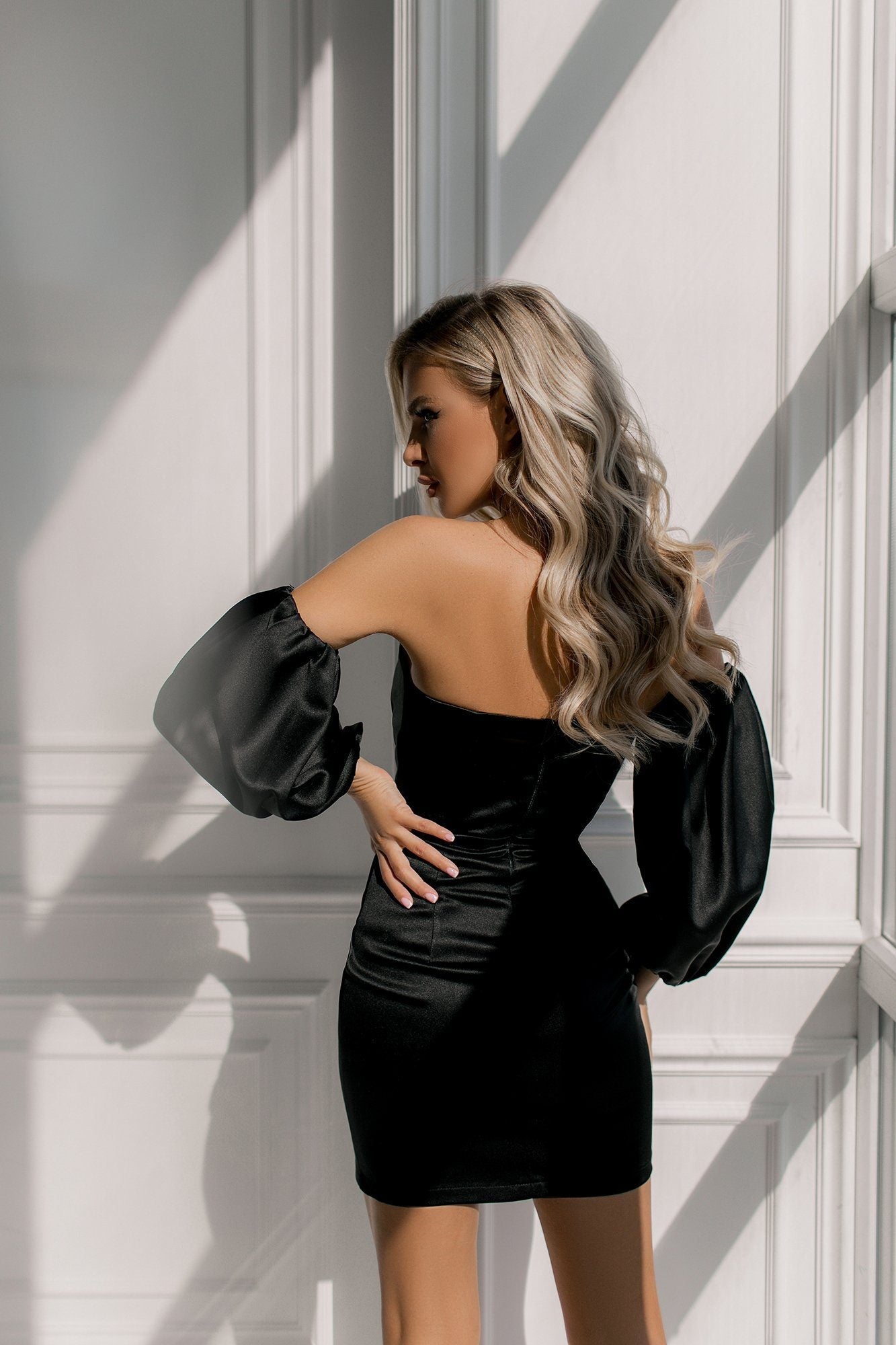 trinarosh Black Puffed Sleeve Mini Prom Dress