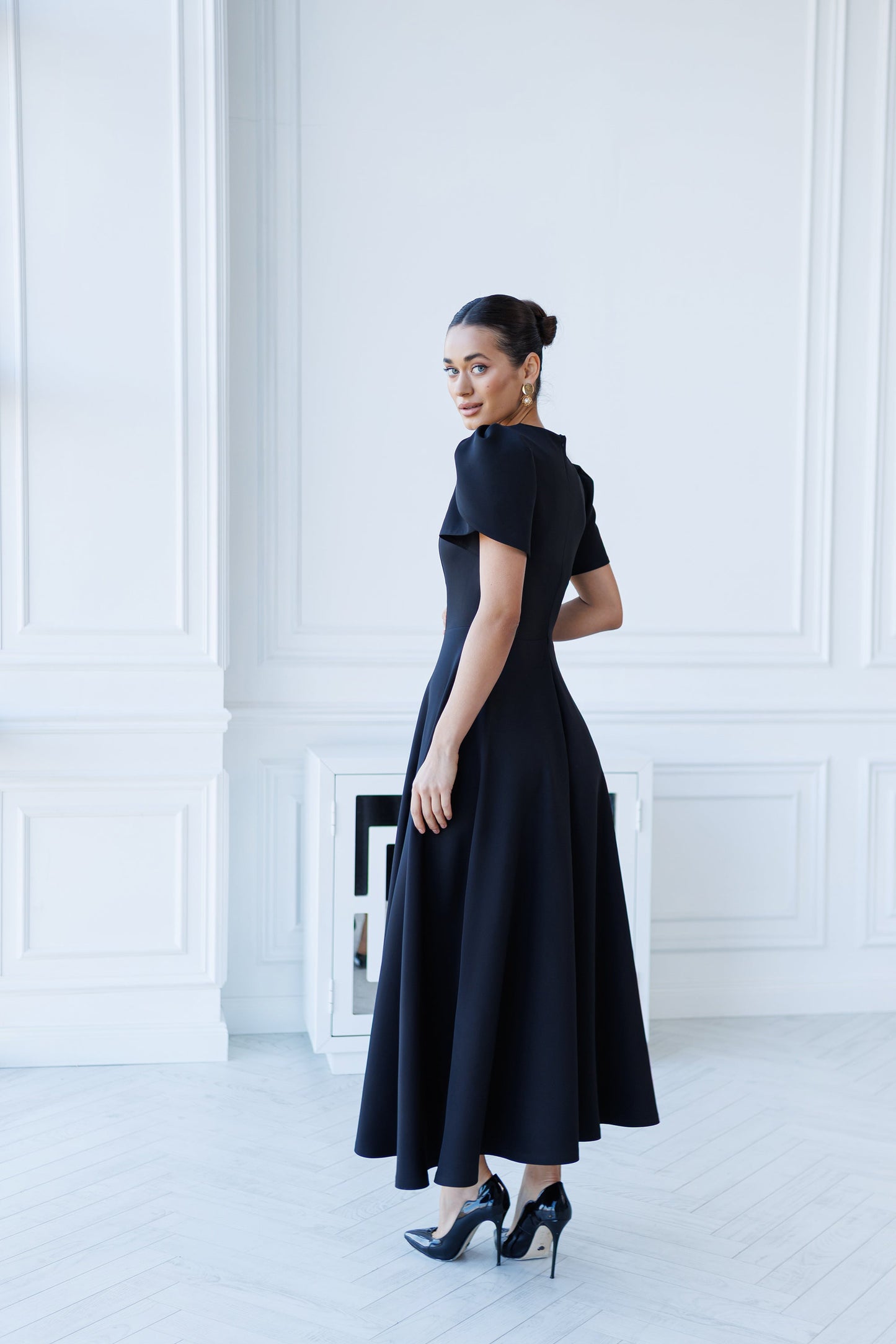 Alexa Black Round Neck Puff-Sleeve Midi Dress