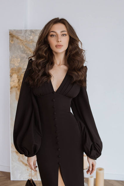 Czarna sukienka midi bez pleców z bufiastymi rękawami