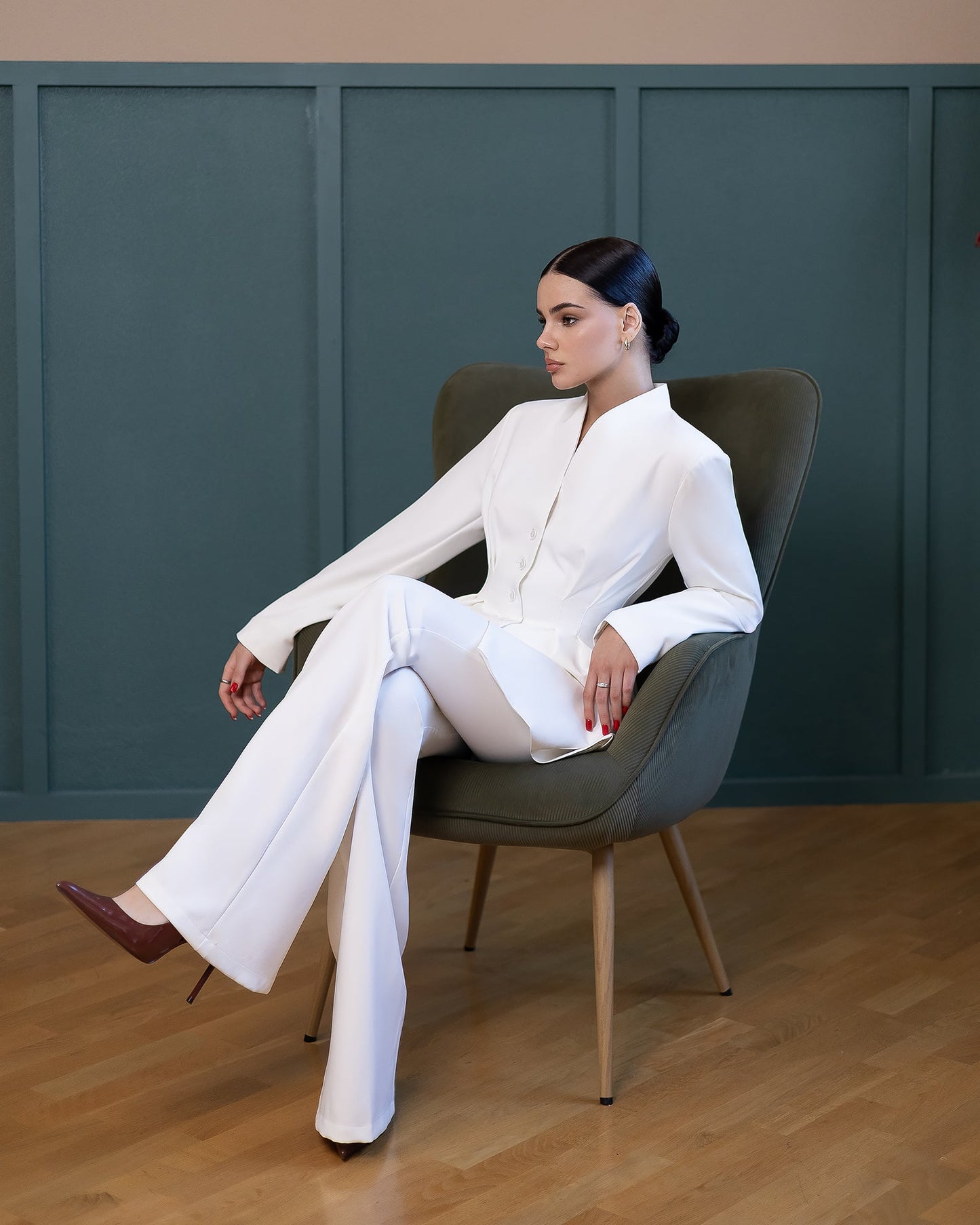 Serena White Single-Breasted Sculpted-Waist Suit 2-Piece