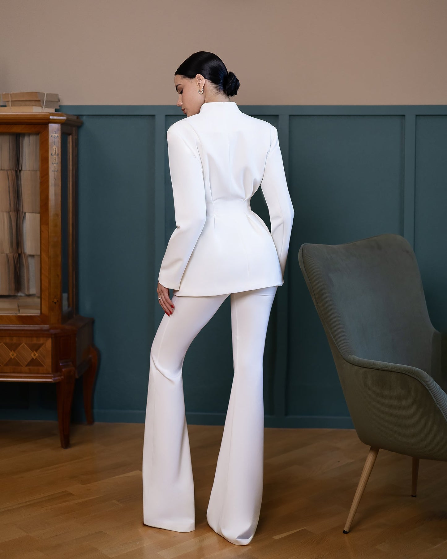 Serena White Single-Breasted Sculpted-Waist Suit 2-Piece