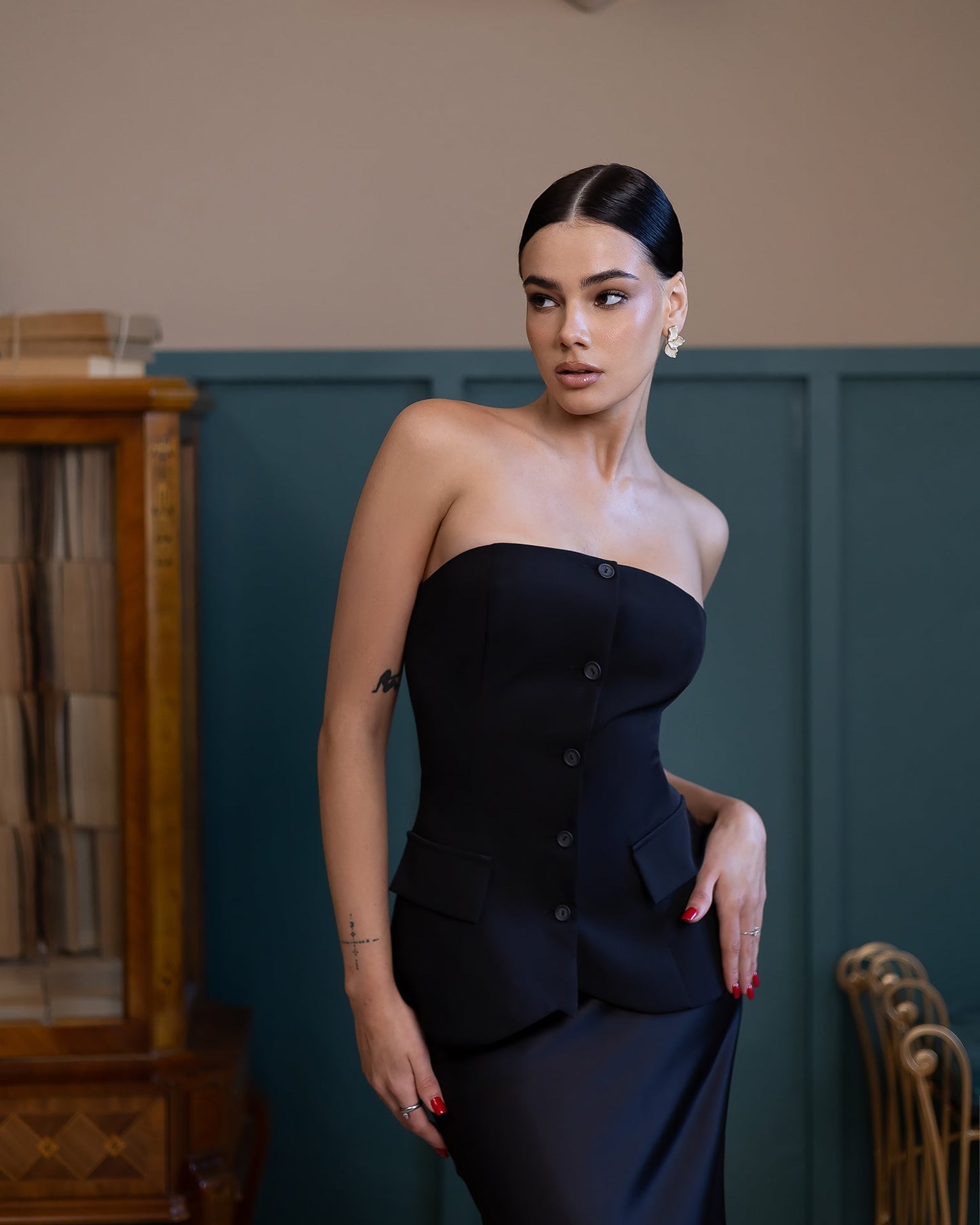 Inès Black Strapless Button-Front Peplum Top