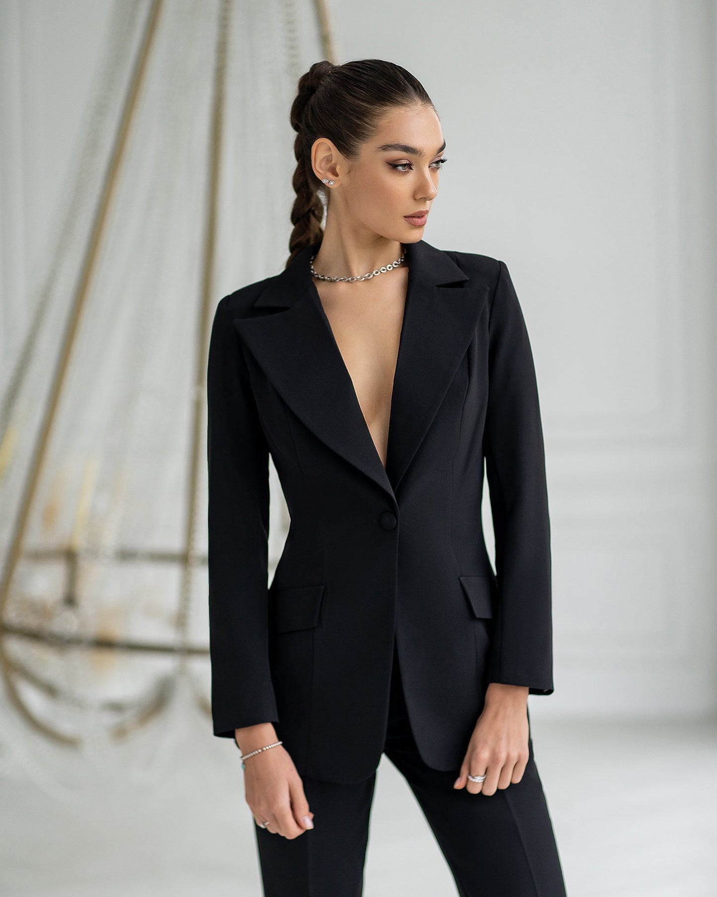 trinarosh Black Single-Breasted Suit 2-Piece