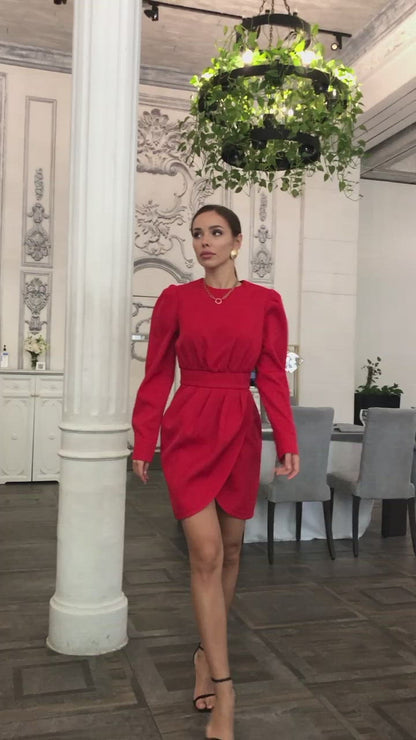 Czerwona sukienka mini z długim rękawem
