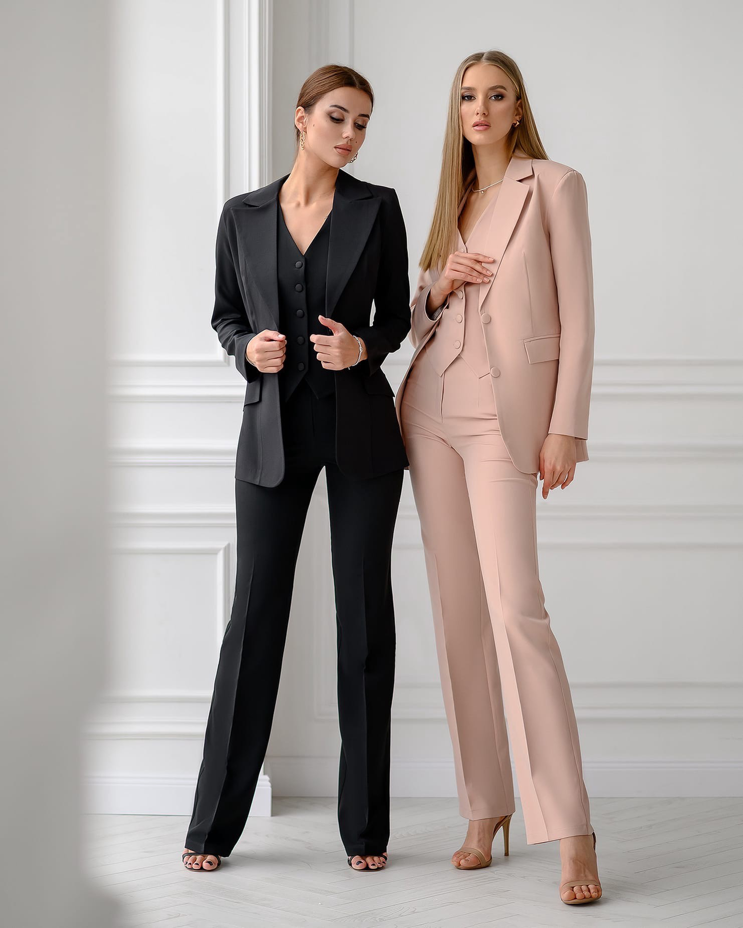 White Classic 3-Piece Suit With Flared Trousers And Vest