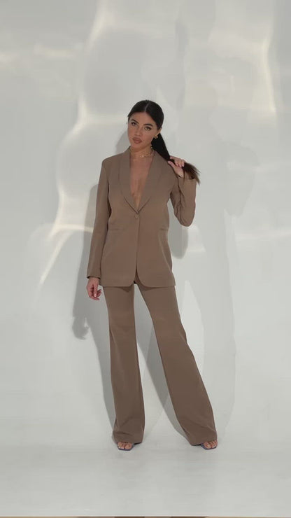 Caramel Classic 2-Piece Suit With Flared Trousers