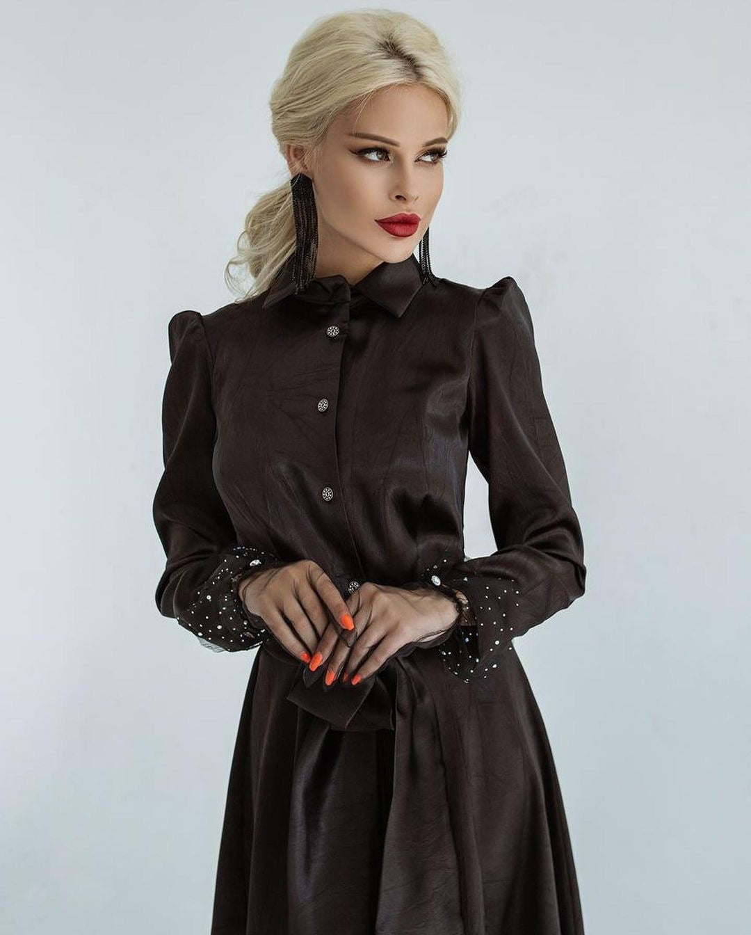 trinarosh Black Elegant Midi Dress