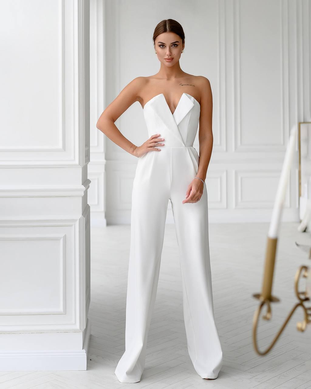 trinarosh White Corseted And Flare Pants Jumpsuit