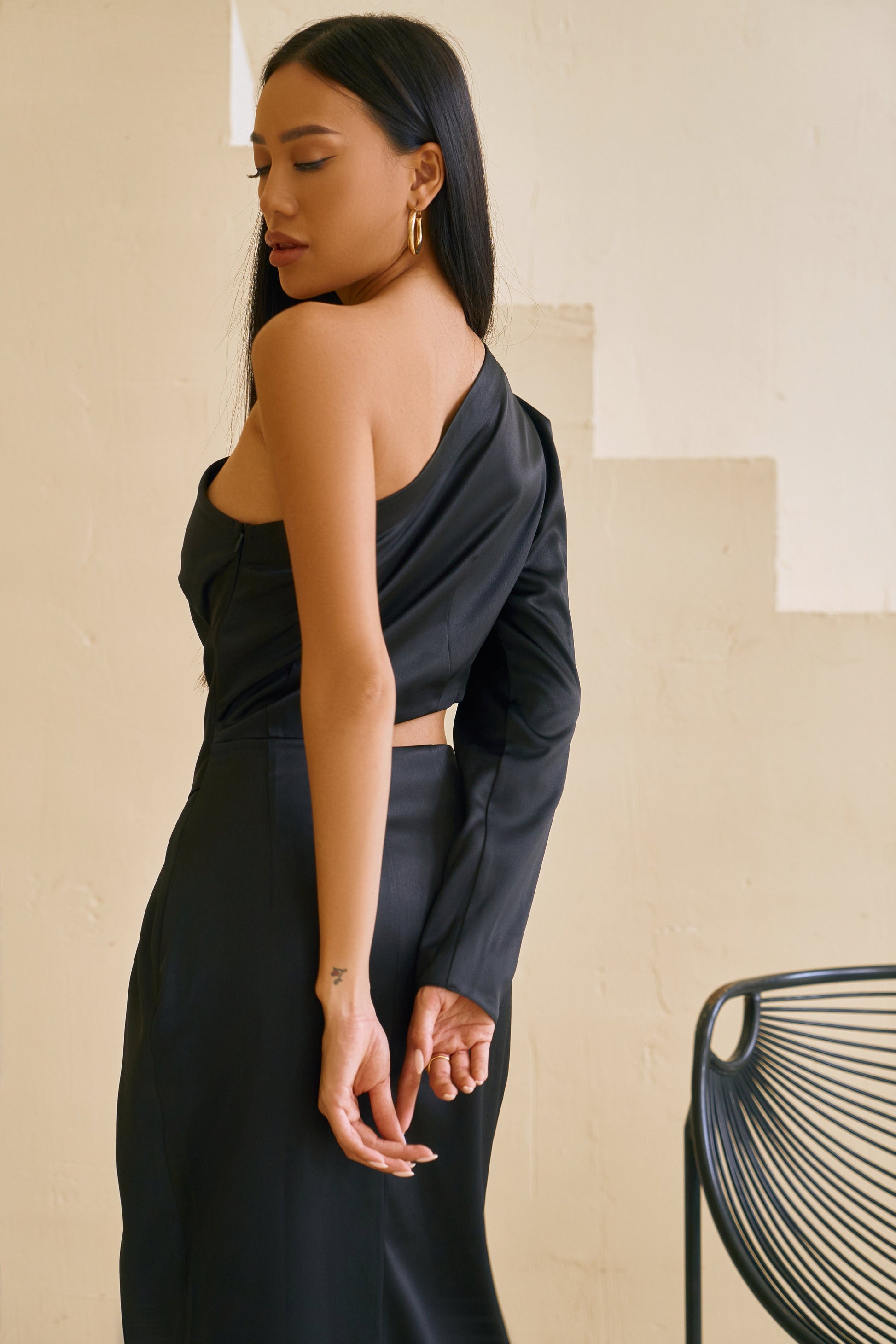 trinarosh Black Satin One-Shoulder Cut-Out Midi Dress