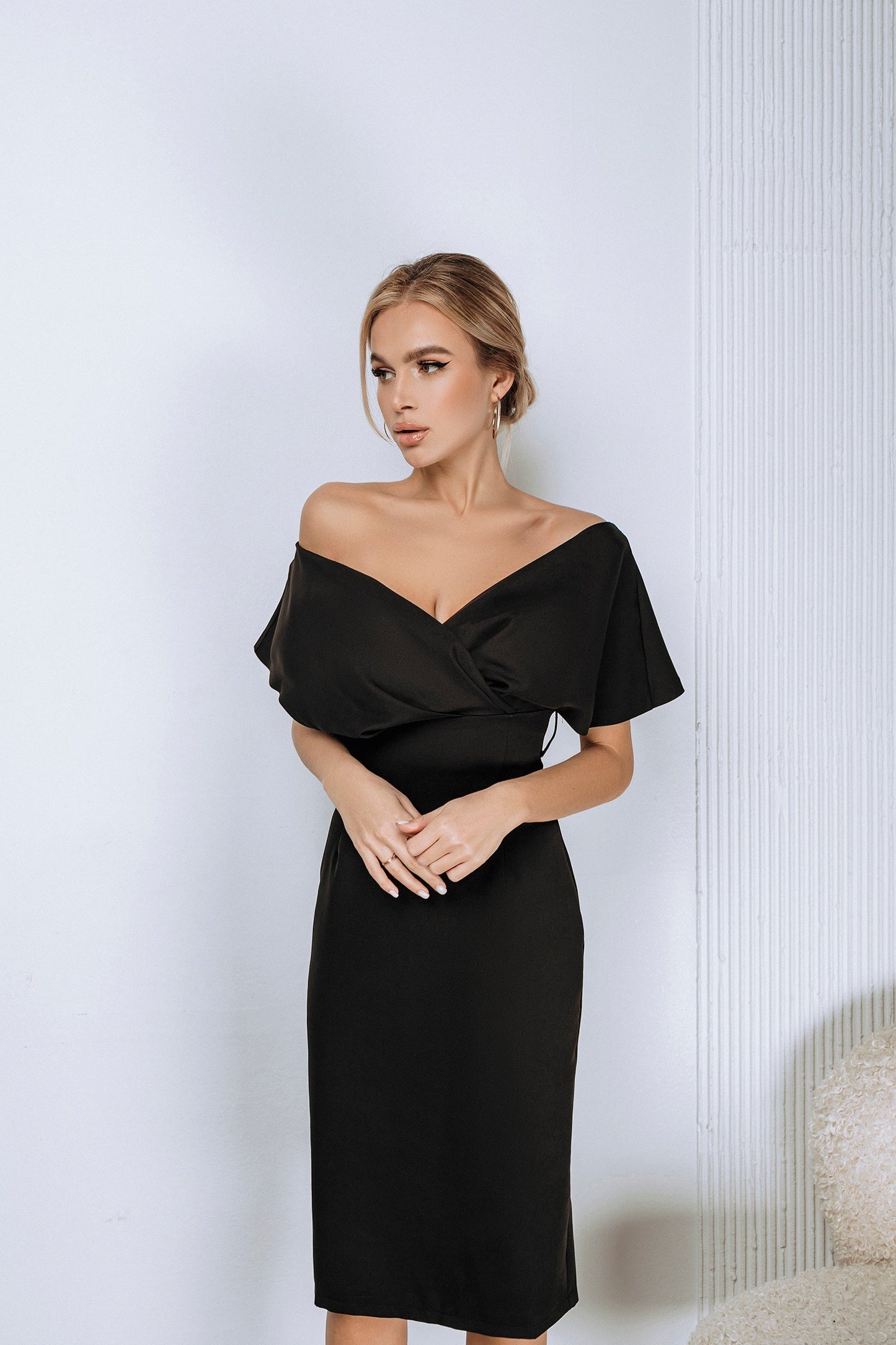 trinarosh Black Off-the-shoulder Mini Dress